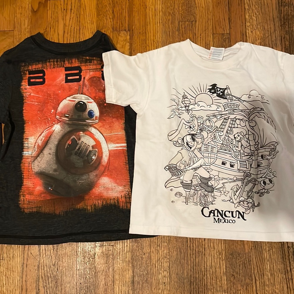 2 shirts Size M.